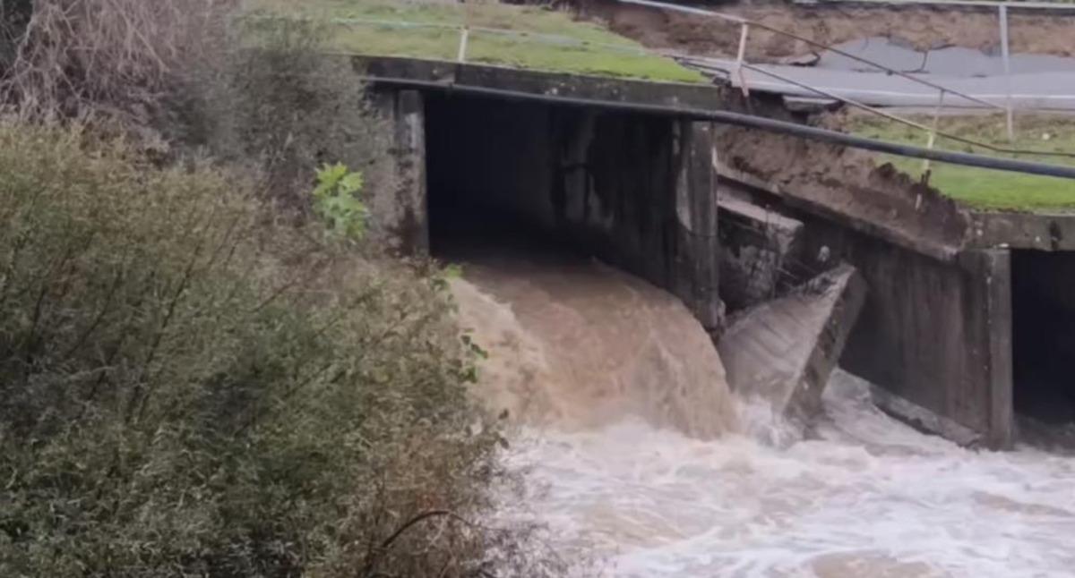 Susurluk ta aşırı yağışlar Çaylak Köprüsü nü çökertti 1