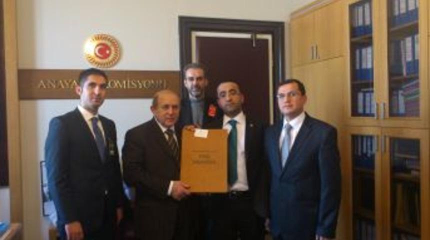 3 bin vatandaşın yeni anayasayla ilgili talebi Burhan Kuzu’ya verildi