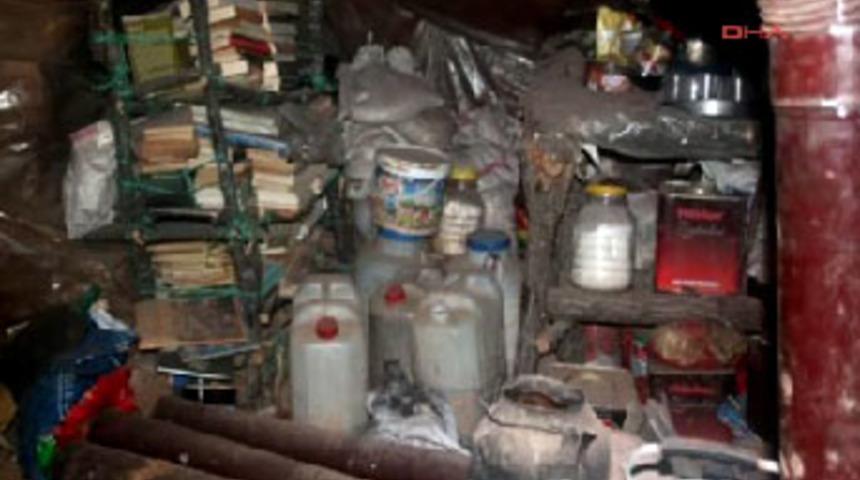 PKK sığınağında 300 kitaplık k&uuml;t&uuml;phane