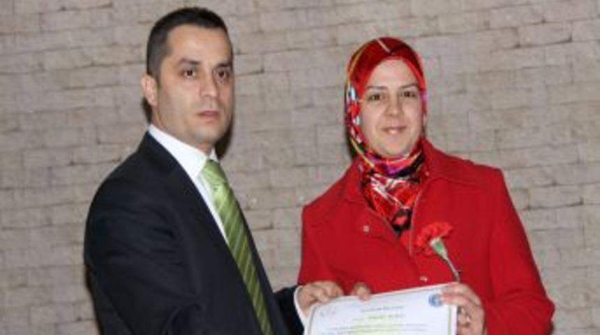 Aile Eğitim Semineri&rsquo;ne katılan velilere sertifika verildi