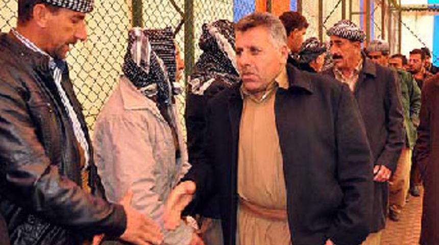 Taziye &ccedil;adırında para dağıtıldığı ididası