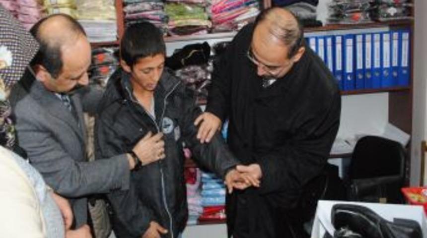 Dosteller'den engelli &ccedil;ocuklara yardım