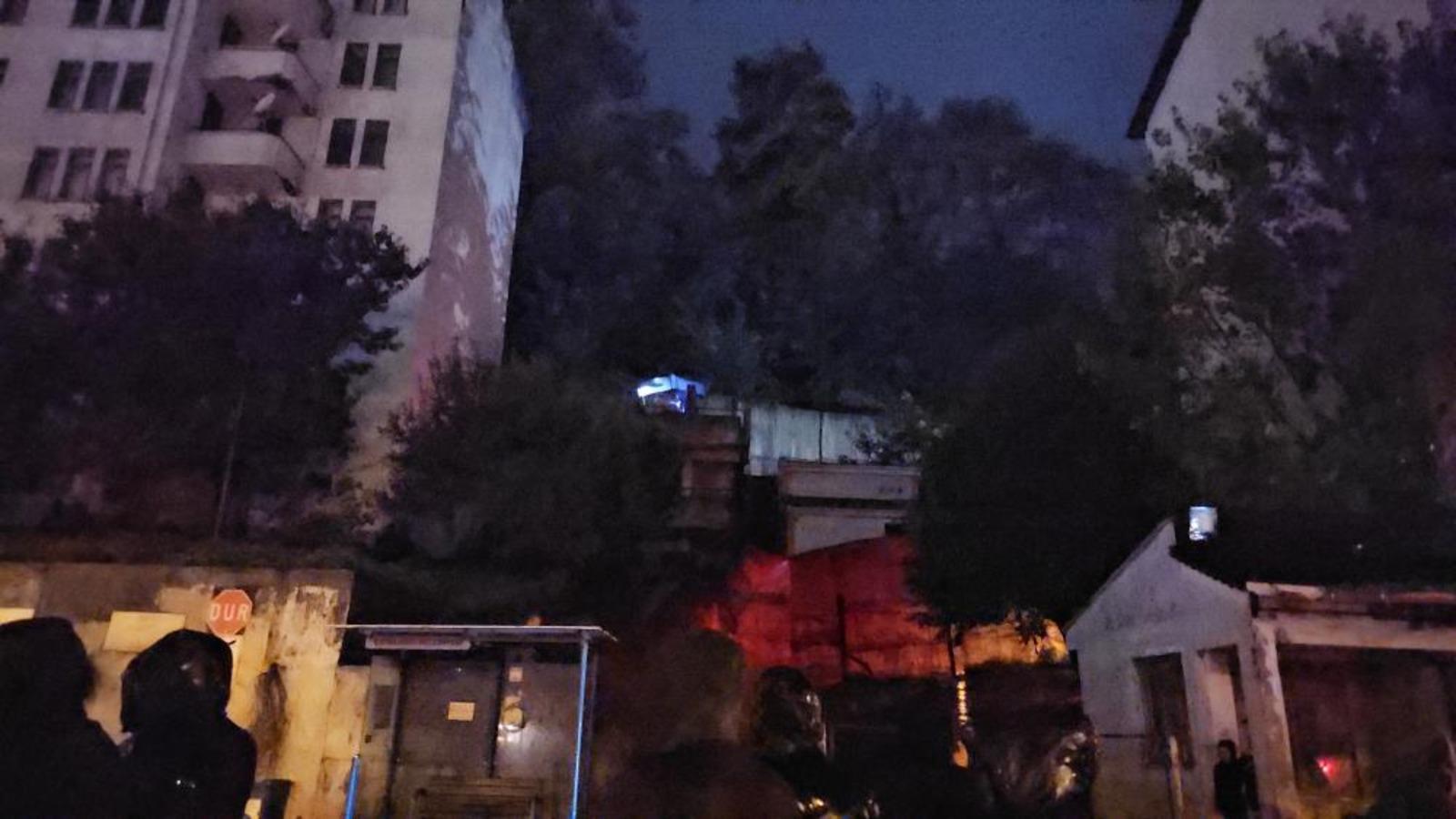 Zonguldak'ta heyelan park halindeki araçlara zarar verdi