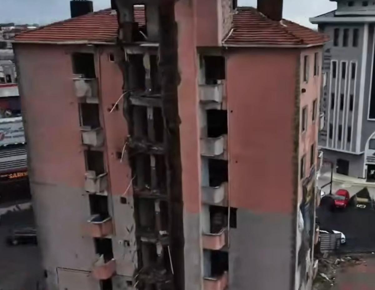 Sultangazi de korkutan görüntü! Mahalleli diken üstünde 1