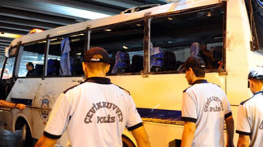 &Ccedil;evik kuvvet minib&uuml;s&uuml; devrildi: 20 yaralı