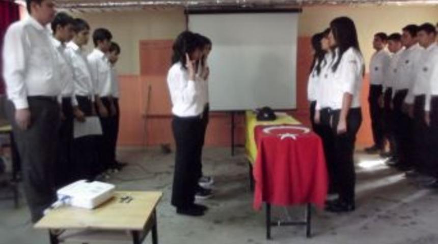 Gen&ccedil; izciler t&ouml;renle yemin etti