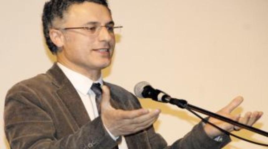 Osman Can: D&uuml;nyadaki hızlı gelişime mevcut anayasayla ayak uyduramayız