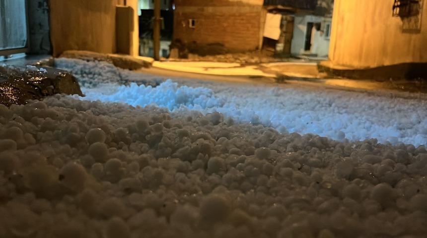 Bayburt'ta 10 dakikalık yağış hayatı fel&ccedil; etti! 
