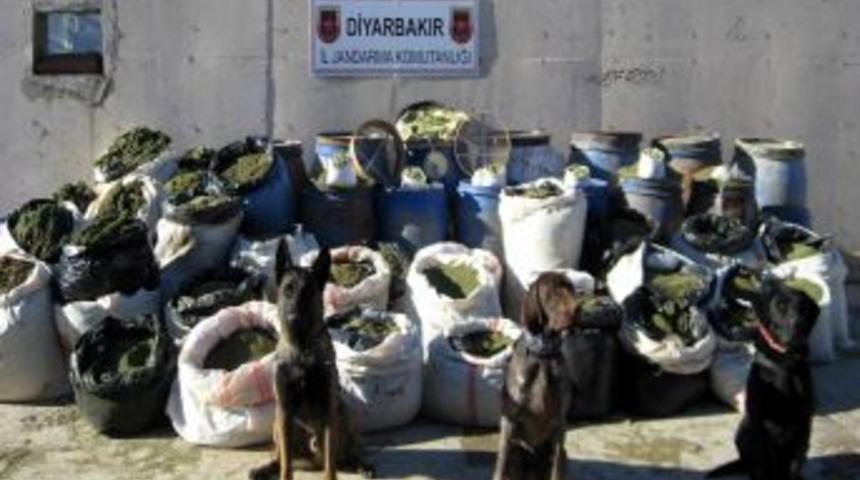 Diyarbakır&rsquo;da 1 ton 330 kilogram esrar ele ge&ccedil;irildi