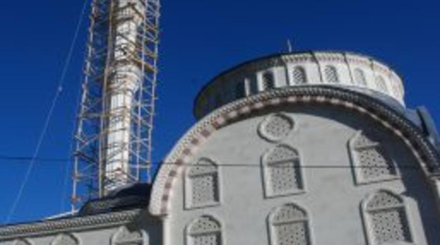 Başbakan Erdoğan&rsquo;ın &ouml;nerisi dikkate alındı, cami minaresi kısaltılıyor