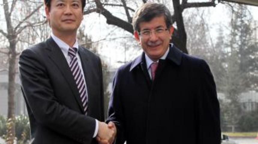 Japonya Dışişleri Bakanı Koichiro, Davutoğlu'nu ziyaret etti