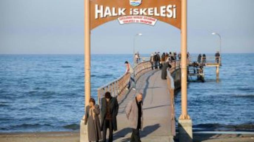 Güneşli havayı gören Samsunlular sahile akın etti