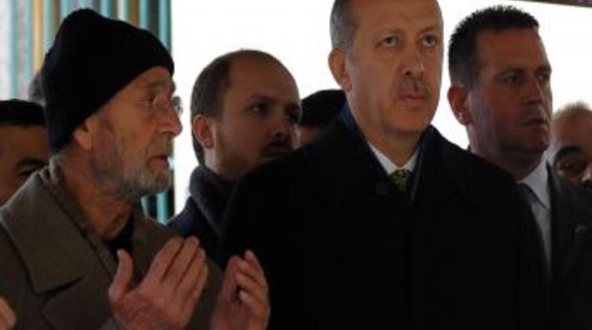 Erdoğan'a Cuma &ccedil;ıkışı vatandaşlardan sevgi g&ouml;sterisi