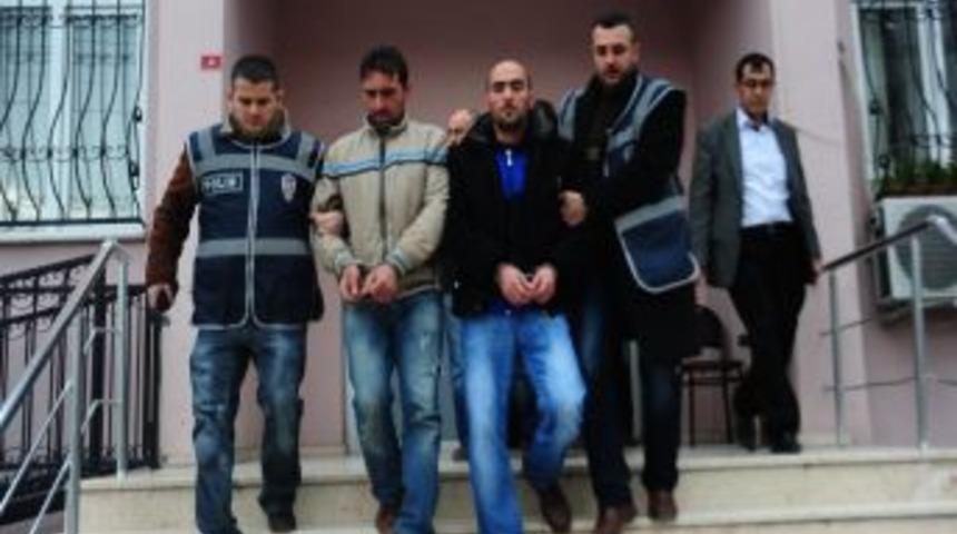 Silahlı saldırıya uğrayan iki kardeşten biri &ouml;ld&uuml;, diğeri yaralandı