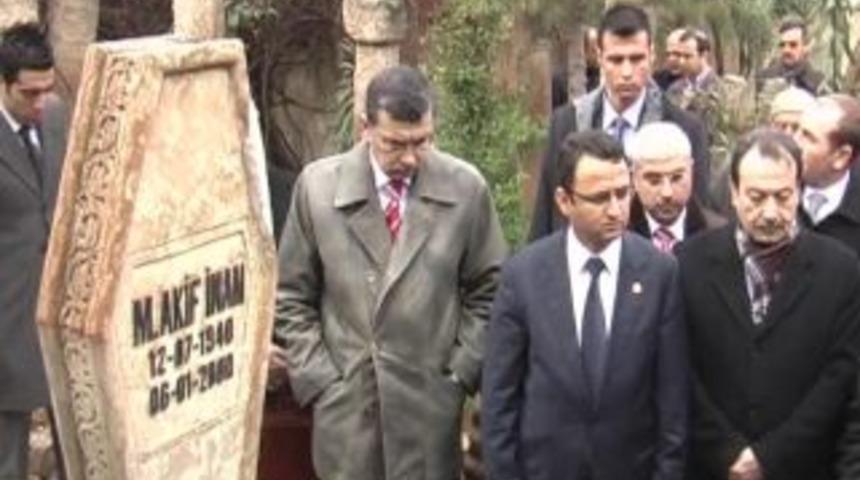 İnan mezarı başında anıldı