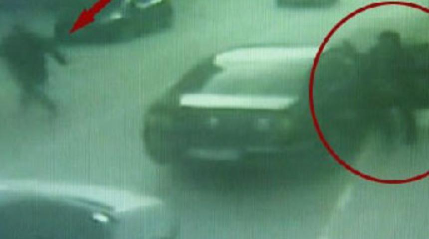 Polis merkezi önünde silahlı saldırı kamerada