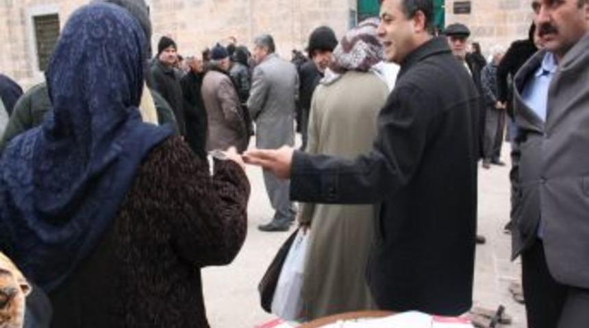 Cuma Namazı cemaatine lodos zehirlenmelerine karşı uyarı broş&uuml;r&uuml;