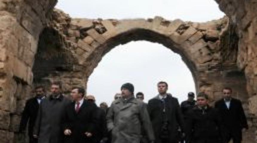 Tarihi Harran Kalesi ve surları onarılıyor