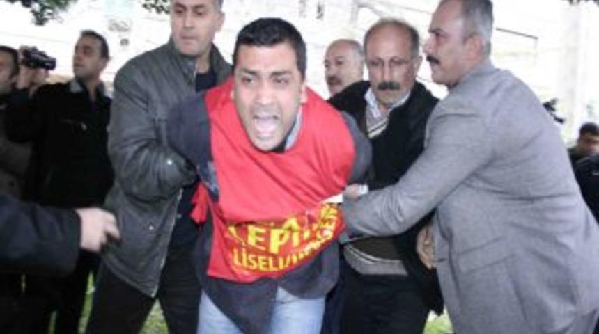 Parka &ccedil;adır kurmak isteyen eylemcilere polis m&uuml;dahale etti