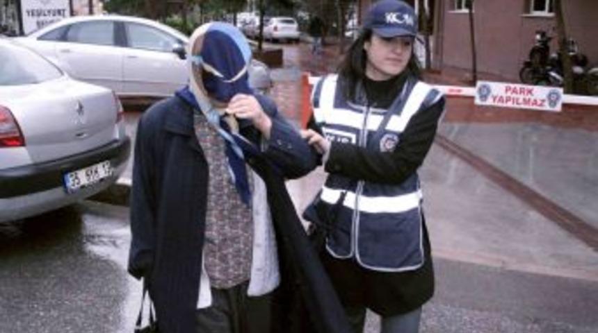 İzmir'e uyuşturucu hap getiren kadın yakalandı