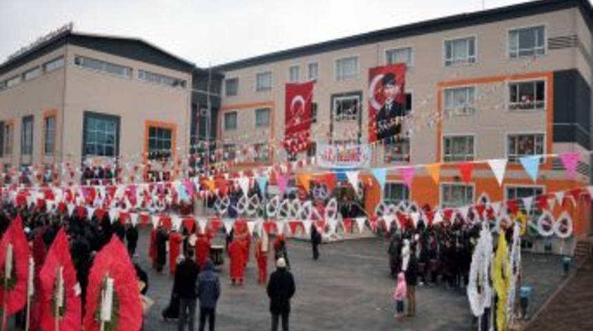 &Ouml;zel Turgut &Ouml;zal İlk&ouml;ğretim Okulu a&ccedil;ıldı