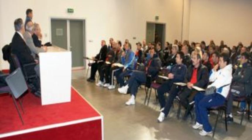 Boks Antren&ouml;r Gelişim Semineri Kayseri&rsquo;de yapıldı