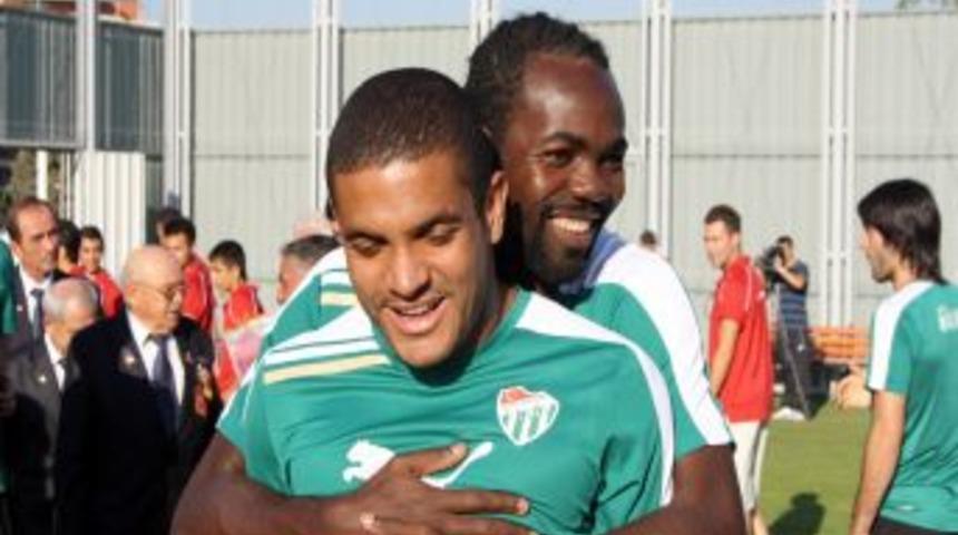 Bursaspor'dan Tagoe a&ccedil;ıklaması