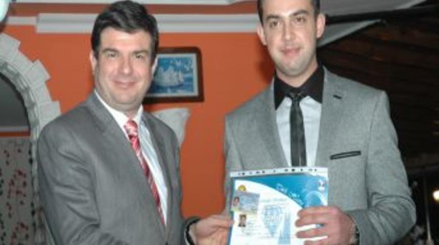 Paraş&uuml;t&ccedil;&uuml;ler sertifikalarını aldı