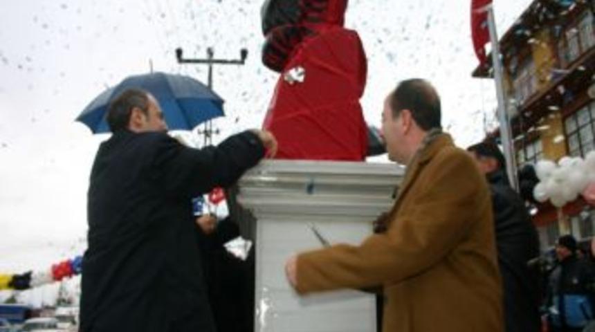 Arnavutluk&rsquo;un ilk başbakanının b&uuml;st&uuml; İpsala&rsquo;da t&ouml;renle a&ccedil;ıldı