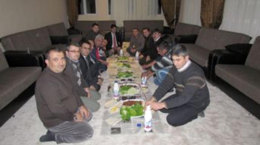 Demirel: &Ouml;ğretmen-veli diyaloğu &ouml;ğrenciye başarı getirir