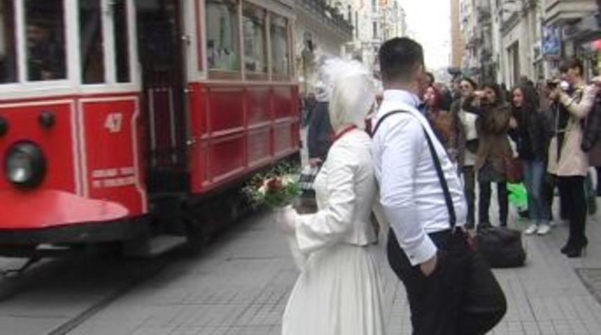 St&uuml;dyo yerine İstiklal Caddesi'ni tercih ettiler