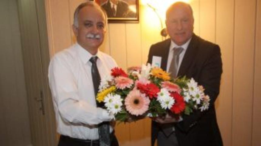 Makedon g&ouml;&ccedil;menler, Başkan Karabağ'a ge&ccedil;miş olsun ziyaret yaptı