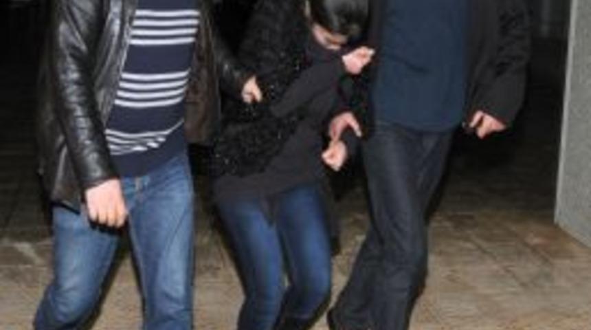 Azer B&uuml;lb&uuml;l&rsquo;&uuml;n &ouml;l&uuml;m&uuml;yle ilgili g&ouml;zaltındaki kadının sorgusu s&uuml;r&uuml;yor