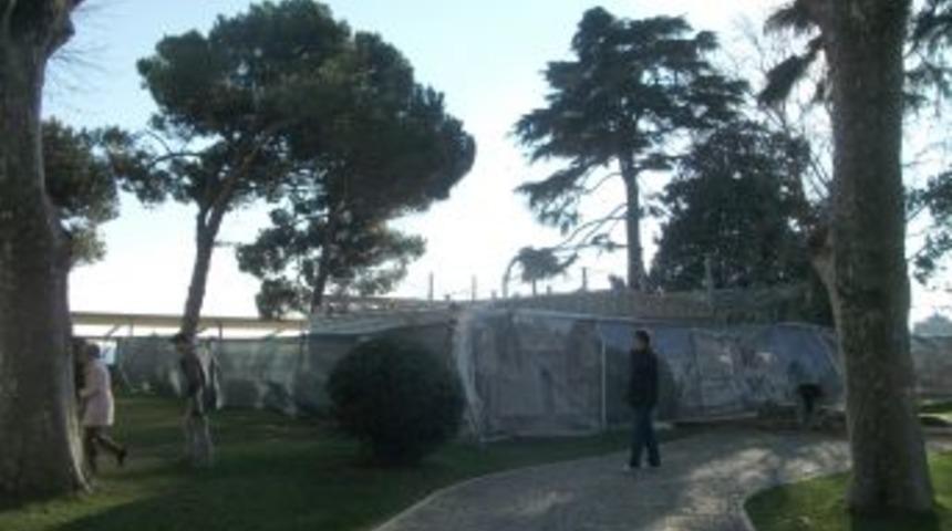 Dolmabah&ccedil;e Sarayı'nda kafe inşaatı