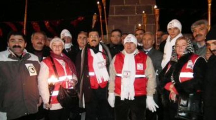 T&uuml;rk Kızılayı şube başkanları meşaleli y&uuml;r&uuml;y&uuml;şe katıldı