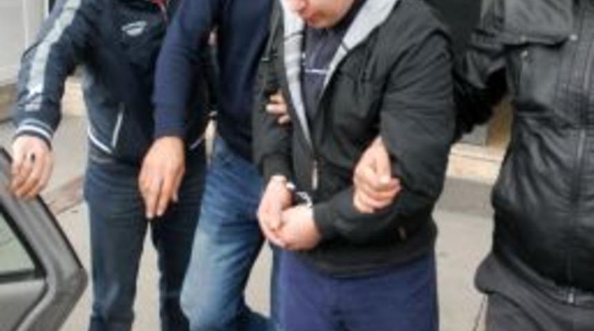 Polis internette iz s&uuml;rerek dolandırıcıyı yakaladı