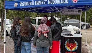Erzurum polisi 5 bin &uuml;niversiteliyi g&uuml;venli gelecek konusunda bilgilendirdi