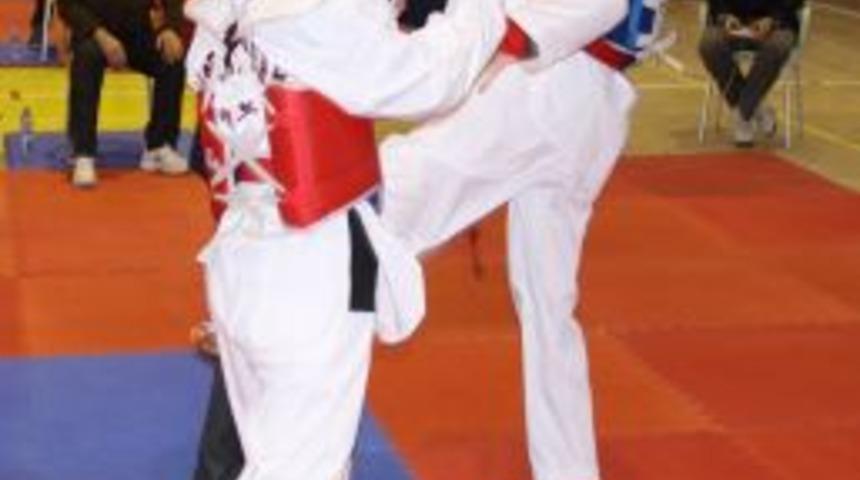 Taekwondo gen&ccedil;ler ve b&uuml;y&uuml;kler Samsun il se&ccedil;mesi başladı