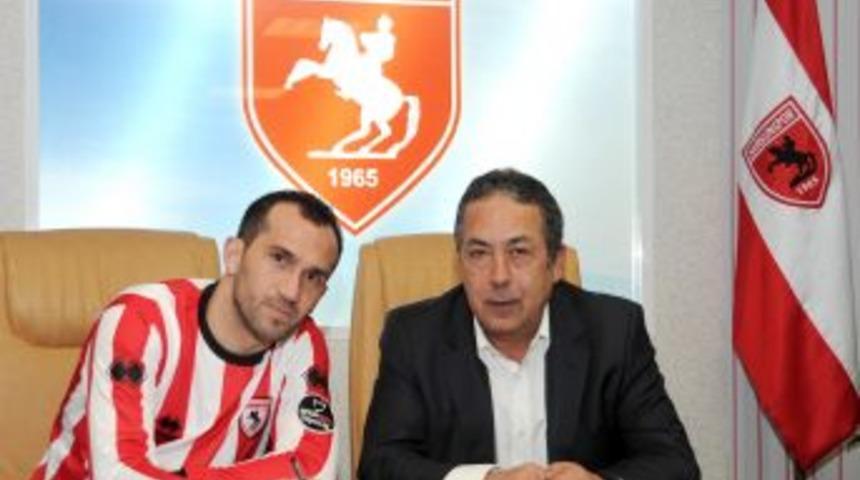 Samsunspor, Gekas ile resmi s&ouml;zleşmeyi imzaladı
