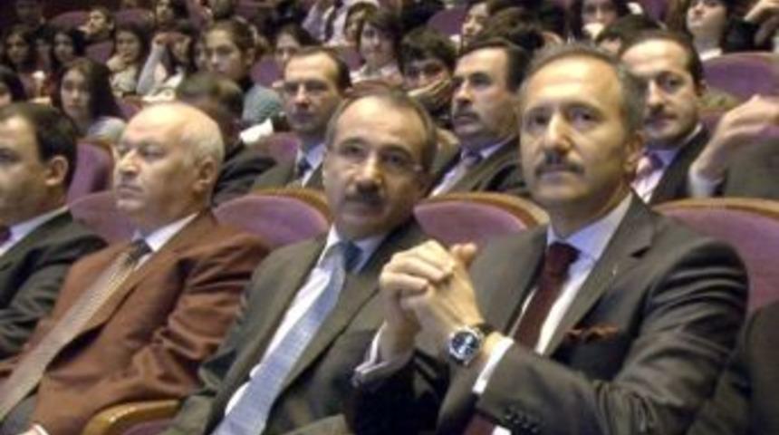 Bakan Din&ccedil;er: Ders ge&ccedil;me sistemini değiştirmeyi d&uuml;ş&uuml;n&uuml;yoruz