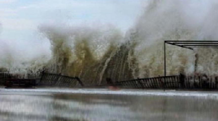 Lodos, turistik il&ccedil;eleri harabeye &ccedil;evirdi