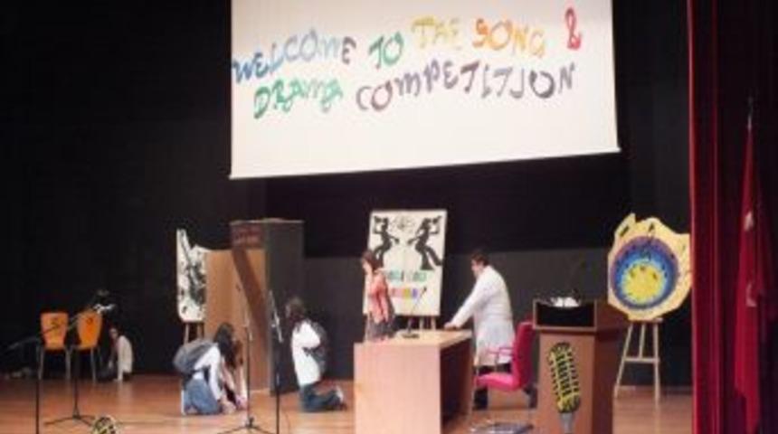 Nilüferli öğrencilerden İngilizce Drama ve Şarkı Şenliği