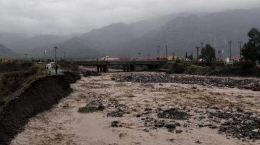 Muğla'daki sel 2 bin arı kovanını g&ouml;t&uuml;rd&uuml;, zarar 400 bin lira