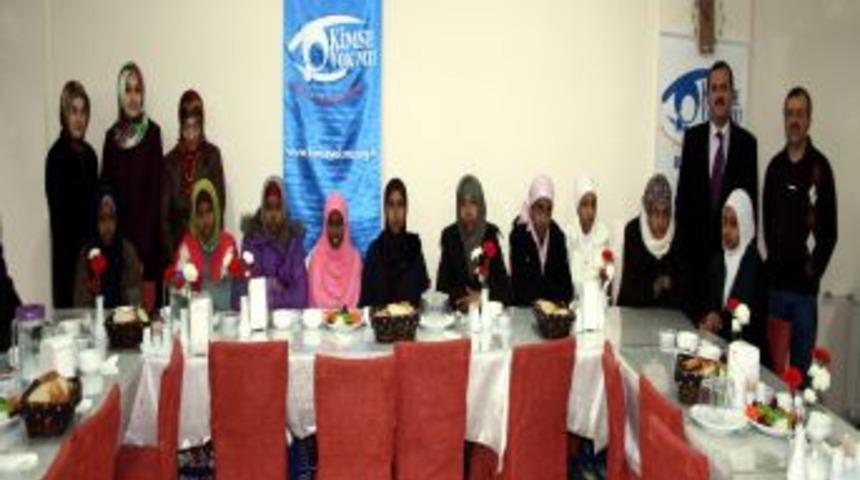 Somalili &ouml;ğrencilere hayırseverler sahip &ccedil;ıktı