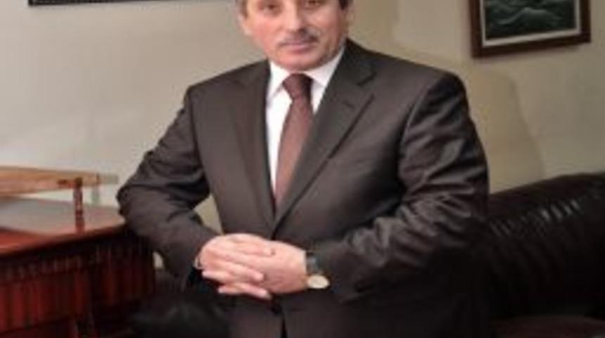 &Ouml;zgen&ccedil;: Davul Trabzonspor'un boynunda tokmak Fenerbah&ccedil;e'nin elinde olmamalı