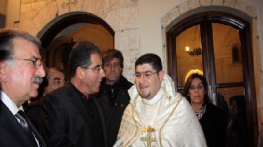 Ermeniler ilk kez Noel ayini d&uuml;zenledi