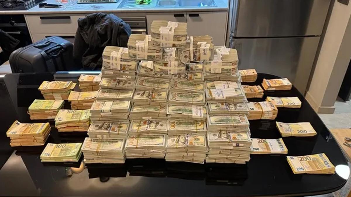 Esenyurt Belediyesine operasyonda yeni gelişme! Başkan yardımcısının annesi ve kuzeni suçüstü yakalandı, kasalardan servet çıktı 4