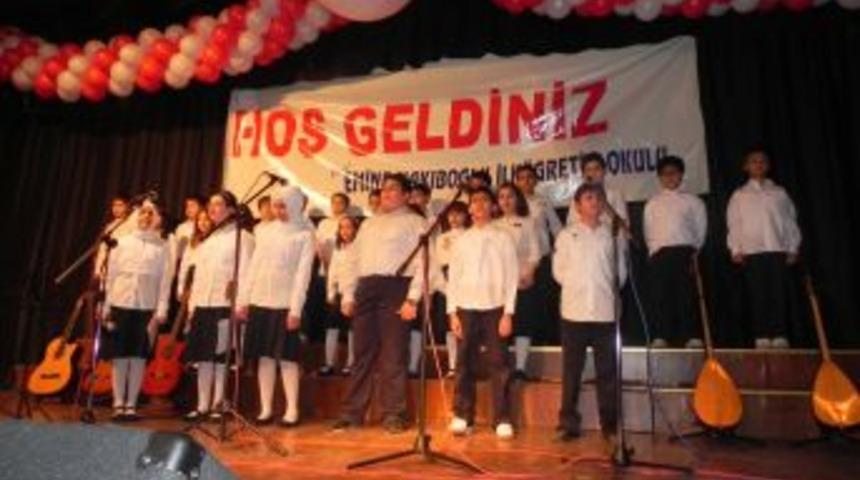 &Ccedil;ocukların sanat gecesi beğeni topladı