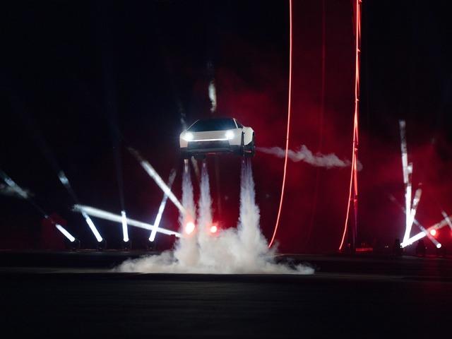 Tesla'nın u&ccedil;an arabası nasıl u&ccedil;uyor? İşte i&ccedil;indeki m&uuml;hendislik!