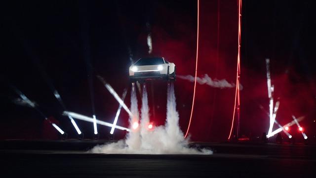 Tesla Roadster gerçekten uçtu: Peki bunu nasıl başardı? İşte arkasındaki mühendislik